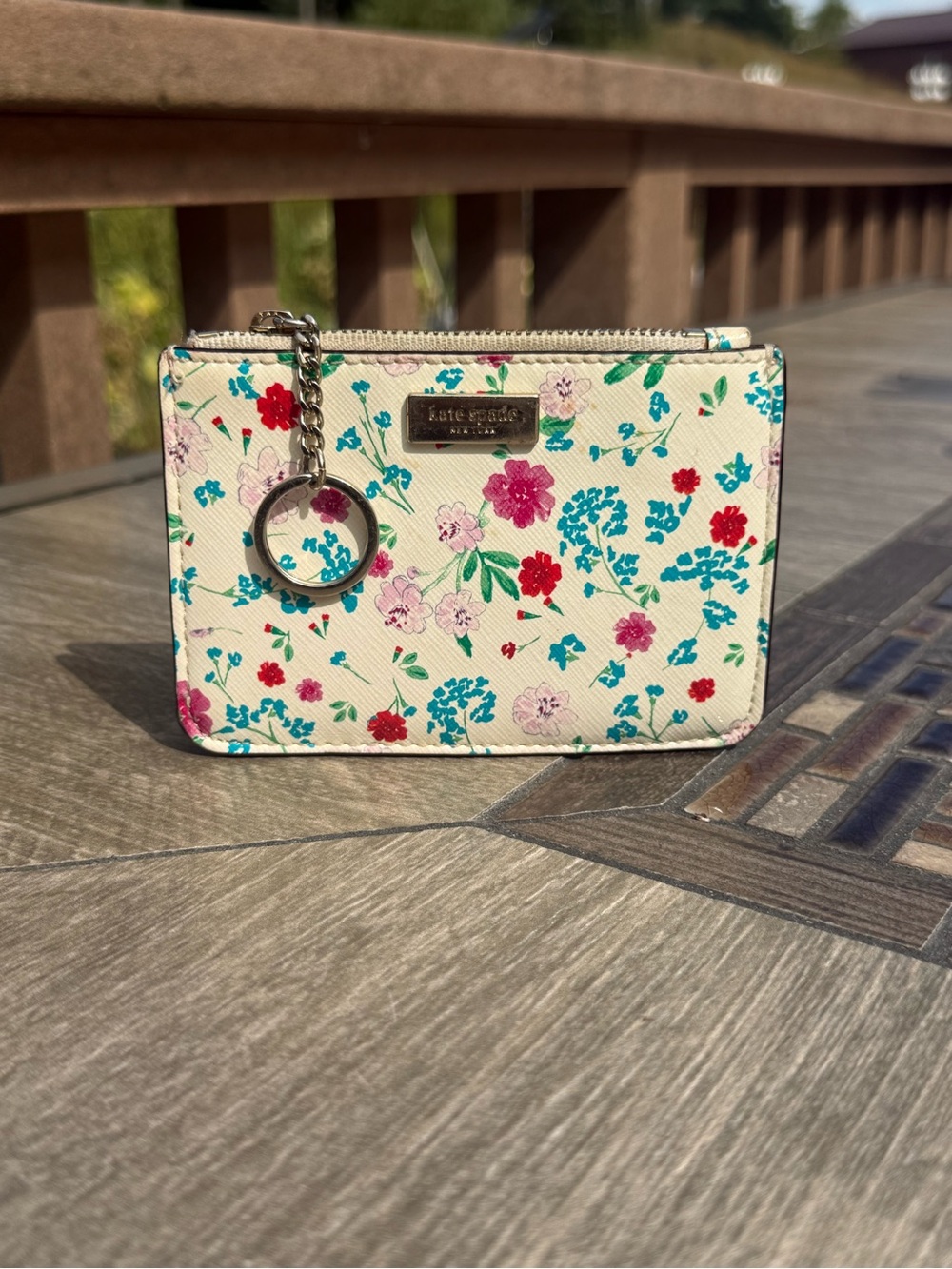 GUC Kate Spade New York Gardner Street Greenhouse Bitsy
Keychain Wallet